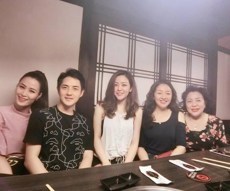 Đông Nhi thân thiết với gia đình Ông Cao Thắng trong dịp sinh nhật mẹ bạn trai - 2