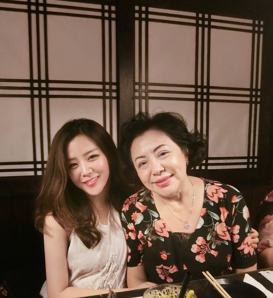 Đông Nhi thân thiết với gia đình Ông Cao Thắng trong dịp sinh nhật mẹ bạn trai - 3