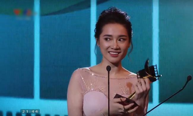 Sau ồn ào đời tư, Nhã Phương bật khóc: amp;#34;Giải Cánh diều vàng là phao cứu sinh của tôiamp;#34; - 2