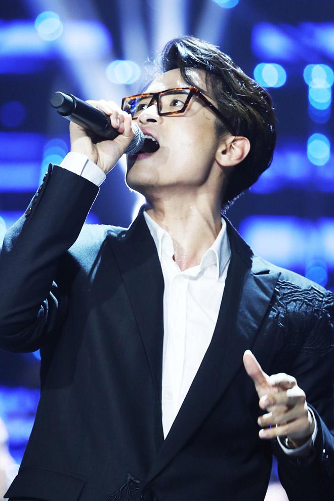 Hà Anh Tuấn bất ngờ nhường sân khấu giúp fan nam cầu hôn người yêu - 2