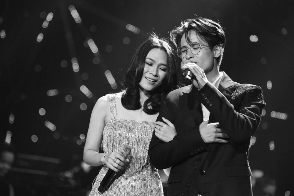 Hà Anh Tuấn bất ngờ nhường sân khấu giúp fan nam cầu hôn người yêu - 9