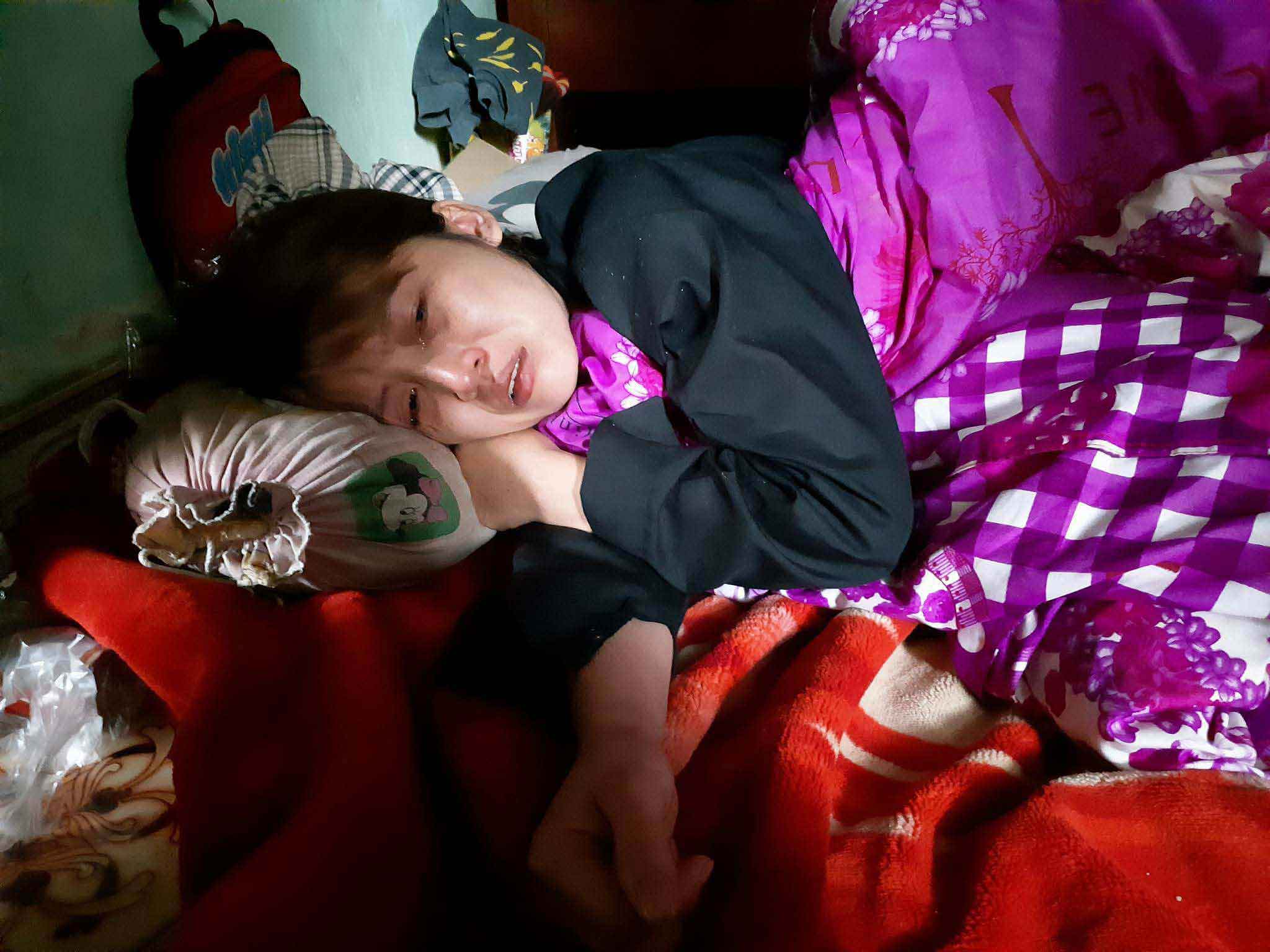 Mẹ bé trai bị kẻ lạ đâm tử vong: “Tôi ra ngoài vài phút về thấy con trên vũng máu” - 2