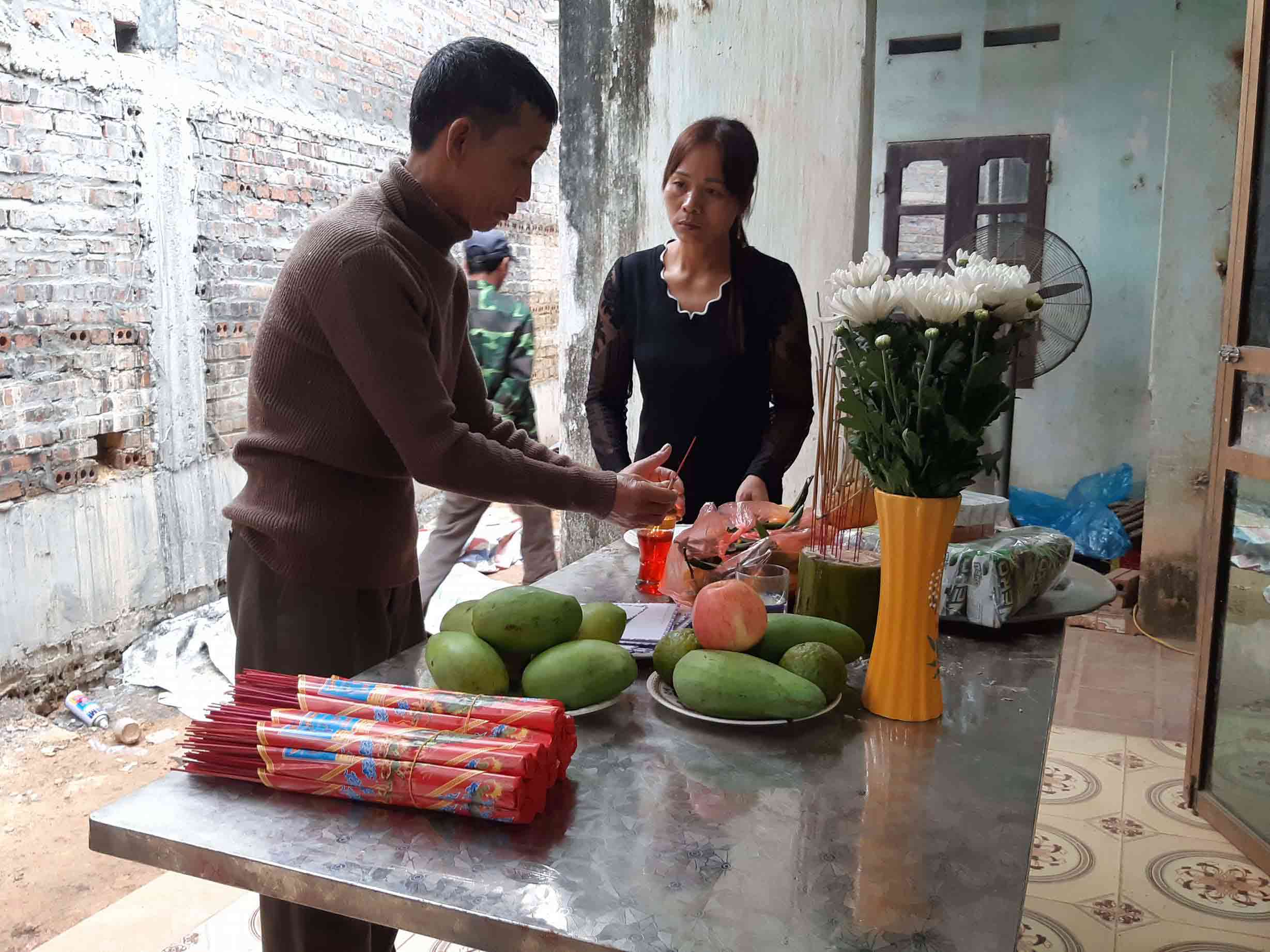 Mẹ bé trai bị kẻ lạ đâm tử vong: “Tôi ra ngoài vài phút về thấy con trên vũng máu” - 1