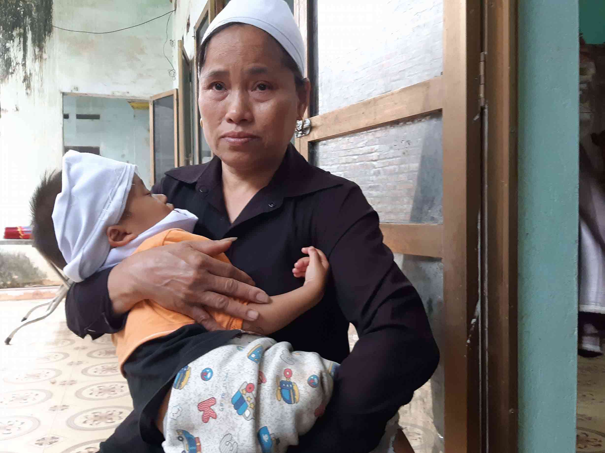 Mẹ bé trai bị kẻ lạ đâm tử vong: “Tôi ra ngoài vài phút về thấy con trên vũng máu” - 3