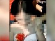 Tin thế giới - Nhức mắt cảnh hàng chục khách mời nam vây quanh 'sàm sỡ' phù dâu trong đám cưới