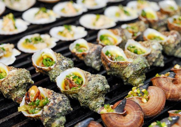 Ốc mắt ngọc nướng, cháo nhum amp;#34;ăn là mêamp;#34; ở hòn đảo ngọc Nam Du - 1