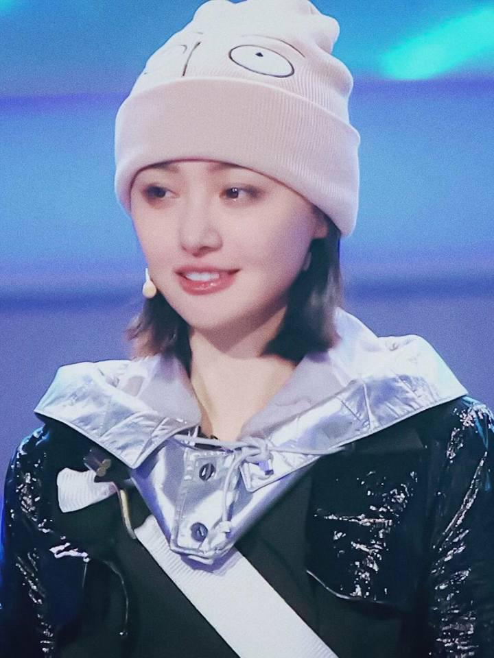 Sau nhiều năm bị chê phẫu thuật hỏng, mặt méo, người đẹp Vườn Sao Băng trở lại đẹp không ngờ - 6