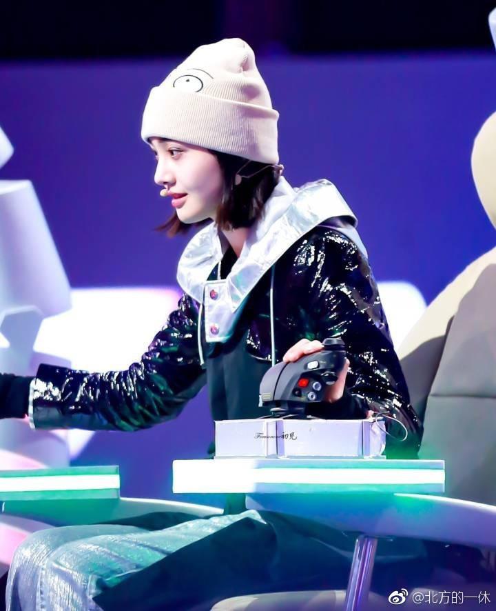 Sau nhiều năm bị chê phẫu thuật hỏng, mặt méo, người đẹp Vườn Sao Băng trở lại đẹp không ngờ - 5