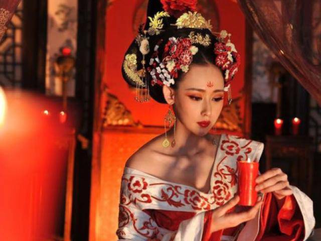 Rùng mình chuyện kiểm tra trinh tiết mỹ nữ chốn hậu cung