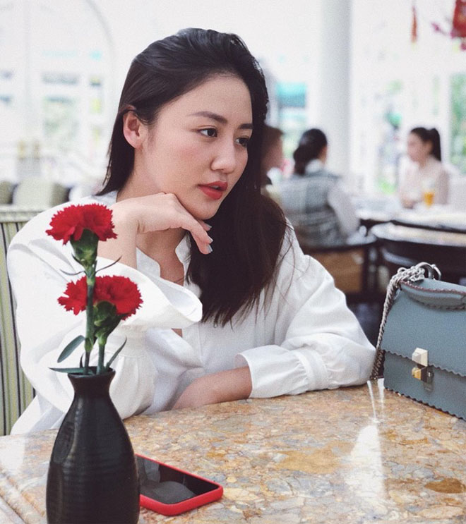 Văn Mai Hương bị giật túi xách, mất điện thoại và toàn bộ giấy tờ tuỳ thân - 1