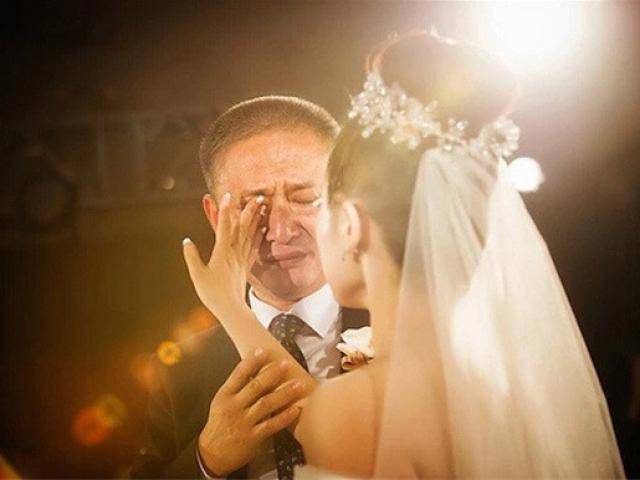 Câu nói của bố vợ trong đám cưới khiến con rể quỳ gối, ai nghe cũng phải rơi nước mắt