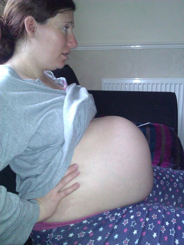 Những kiểu dáng bụng bầu đặc biệt nhất khiến ai cũng phải sửng sốt - 5