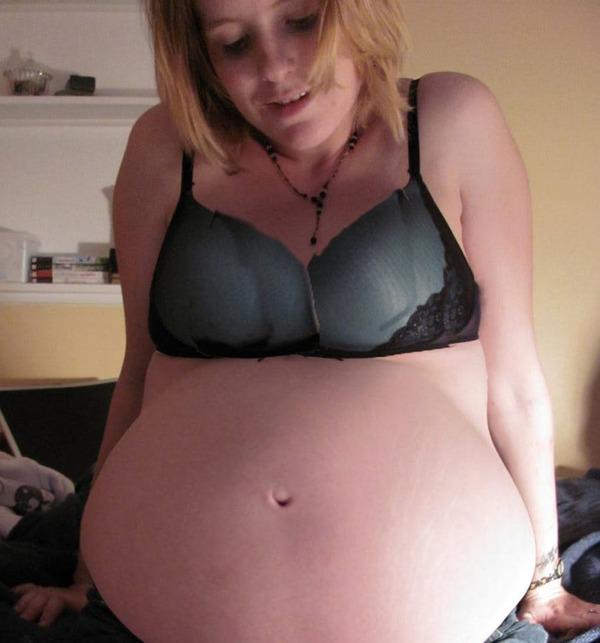 Những kiểu dáng bụng bầu đặc biệt nhất khiến ai cũng phải sửng sốt - 1