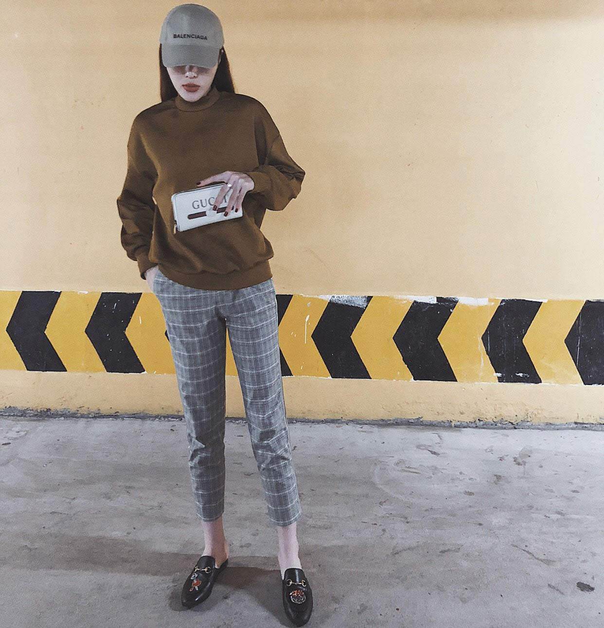 Chán giày cao gót, sao Việt chi hàng chục triệu cho kiểu dép... amp;#34;loẹt quẹtamp;#34; - 10