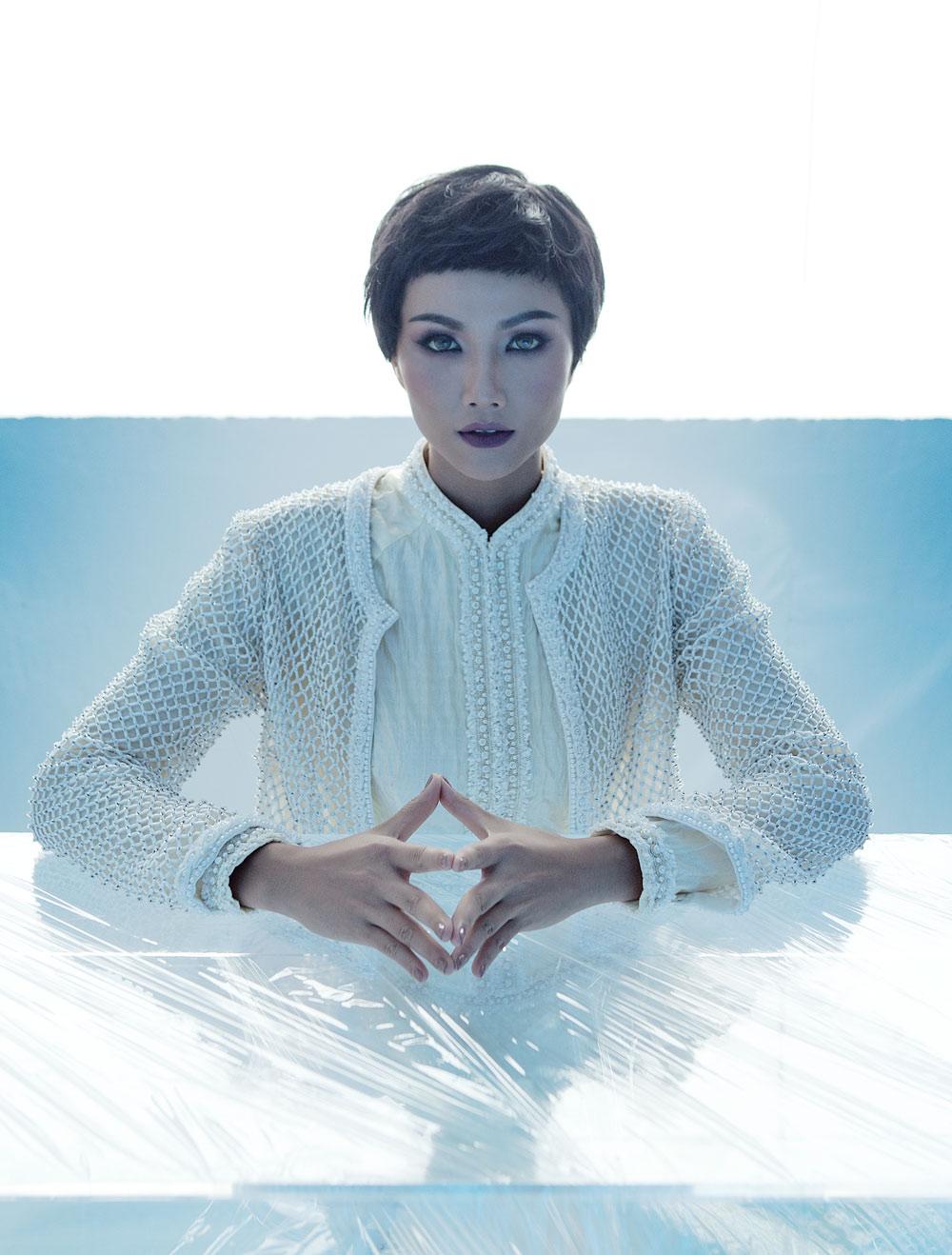 Hamp;#39; Hen Niê, Hoàng Thuỳ và Mâu Thuỷ đồng loạt để tóc ngắn diện áo dài tuyệt đẹp - 4