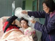 Tin thế giới - Bố sắp qua đời trong phòng cấp cứu vẫn gắng dậy chúc phúc con gái khiến ai cũng rơi lệ