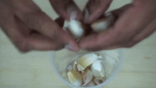 Mẹo trồng tỏi trong cốc nhựa cực kỳ đơn giản, mấy tháng sau có tỏi sạch ăn mãi không hết - 5