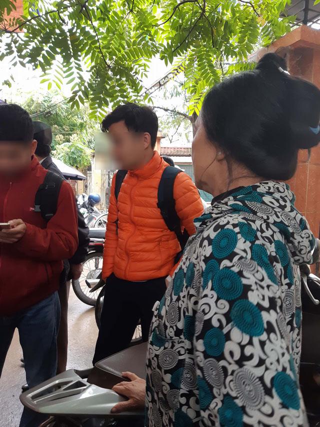 Bắt khẩn cấp thầy giáo bị “tố” dâm ô 9 học sinh tiểu học - 2