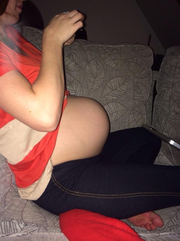 Những kiểu dáng bụng bầu đặc biệt nhất khiến ai cũng phải sửng sốt - 14