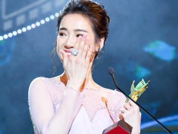 Sau ồn ào đời tư, Nhã Phương bật khóc: Giải Cánh diều vàng là phao cứu sinh của tôi