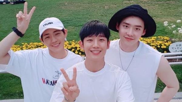 17 điều chưa từng tiết lộ về amp;#34;phi côngamp;#34; Jung Hae In trong Chị Đẹp Mua Cơm Cho Tôi - 18