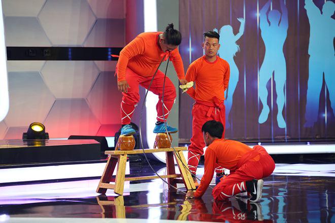 Cùng cảnh phải xa chồng, Việt Hương bật khóc trước vợ của chàng hát rong khiếm thị - 5