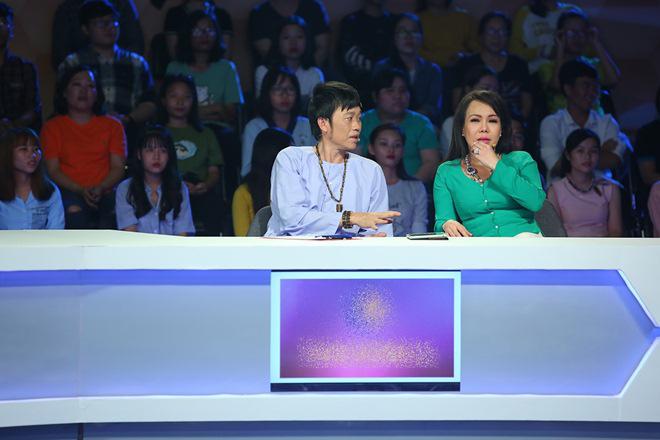 Cùng cảnh phải xa chồng, Việt Hương bật khóc trước vợ của chàng hát rong khiếm thị - 3