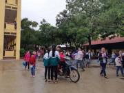 Tin trong nước - Mẹ học sinh bị thầy giáo dâm ô: “Thấy thầy giáo con tôi chui xuống gầm bàn trốn vì sợ”