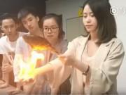 Clip Eva - Thánh ăn công sở - Đốt lửa trên tay nướng cá mời cả văn phòng