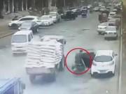 Clip Eva - Mở cửa không quan sát, tài xế ô tô đẩy người bên cạnh đến tai nạn kinh hoàng