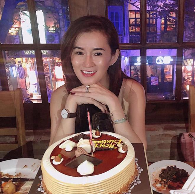 Mẹ Angela Phương Trinh amp;#34;khoeamp;#34; vẻ ngoài trẻ trung bất ngờ - 1