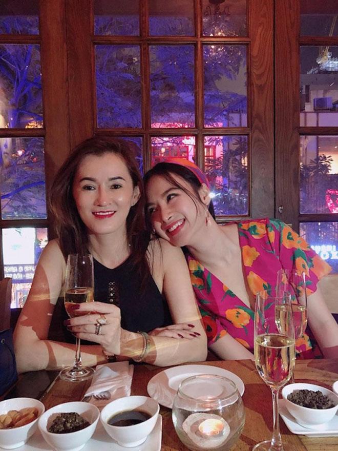 Mẹ Angela Phương Trinh amp;#34;khoeamp;#34; vẻ ngoài trẻ trung bất ngờ - 2