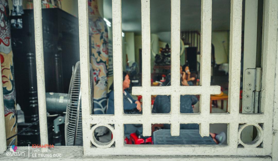 Quán caramen nức tiếng Hà Nội ngày bán 3000 hộp của ông bố 6X - 3