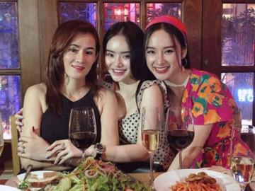 Mẹ Angela Phương Trinh "khoe" vẻ ngoài trẻ trung bất ngờ