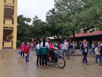 Mẹ học sinh bị thầy giáo dâm ô: “Thấy thầy giáo con tôi chui xuống gầm bàn trốn vì sợ”