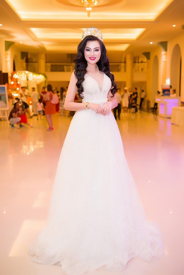 Nữ hoàng Sắc đẹp Doanh nhân Trần Huyền Nhung làm vedette trong đêm Angel Night 2018 - 1