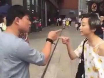 Gặp mặt sau 1 năm hẹn hò qua mạng, cặp đôi đánh nhau tới tấp vì nhan sắc quá khác