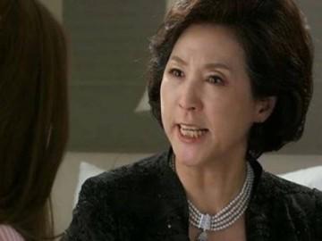 Chì chiết con dâu luộm thuộm, con trai nói một câu khiến bà mẹ sững người