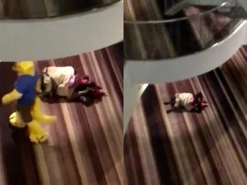 Cặp đôi ngang nhiên “mây mưa” tại hành lang khách sạn giữa ban ngày, khiến nhiều người bức xúc