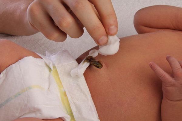 24 giờ đầu tiên sau sinh, mẹ nhớ phải làm 10 điều này ngay cho bé - 3