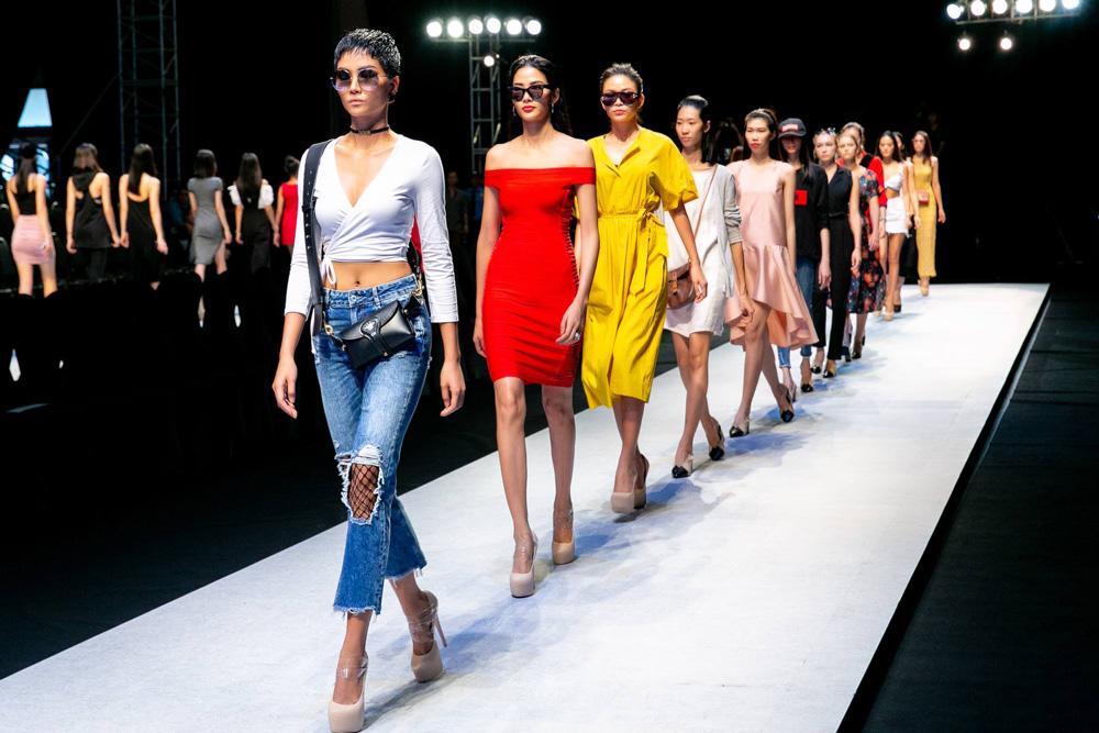 HOT: Hamp;#39;Hen, Hoàng Thùy, Mâu Thủy cùng tái xuất trên sàn catwalk VIFW 2018! - 4