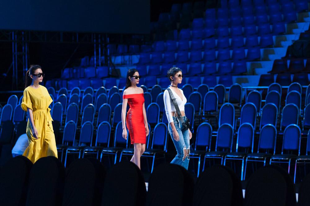 HOT: Hamp;#39;Hen, Hoàng Thùy, Mâu Thủy cùng tái xuất trên sàn catwalk VIFW 2018! - 6