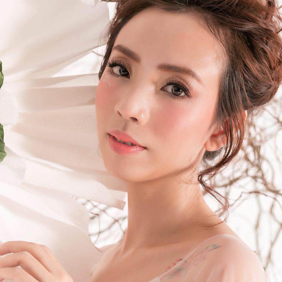 Ngắm nhìn nhan sắc trẻ trung của amp;#34;Hoa hậu Hàiamp;#34; Thu Trang sau khi phẫu thuật thẩm mỹ! - 5