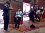 Eva Yêu - Phì cười clip chú rể toát mồ hôi vái lạy để rước dâu