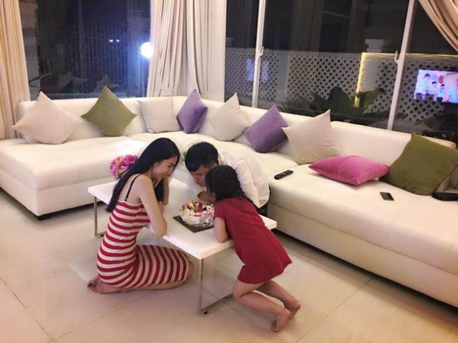 Thủy Tiên giải thích lý do không muốn con gái nổi tiếng quá sớm - 1