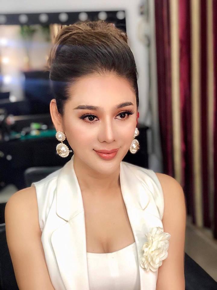 amp;#34;Nữ hoàng chuyển giớiamp;#34; Lâm Khánh Chi để lộ diện mạo kém sắc trên livestream - 1