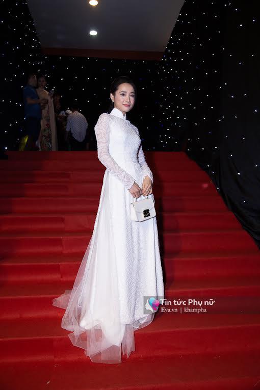 Mặc kệ Trường Giang - Nam Em, Nhã Phương diện áo dài, xuất hiện trên thảm đỏ VIFW 2018 - 4
