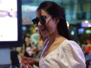 Giải trí - Nhã Phương vui vẻ tươi cười ở sân bay trong thời điểm Trường Giang buồn bã mong cô tha thứ