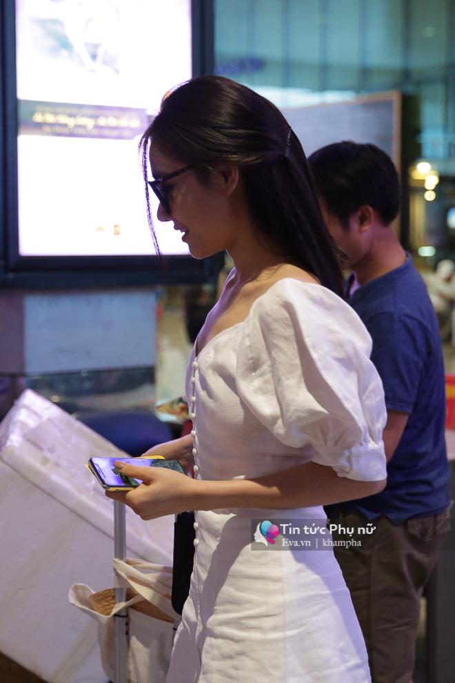 Nhã Phương vui vẻ tươi cười ở sân bay trong thời điểm Trường Giang buồn bã mong cô tha thứ - 7