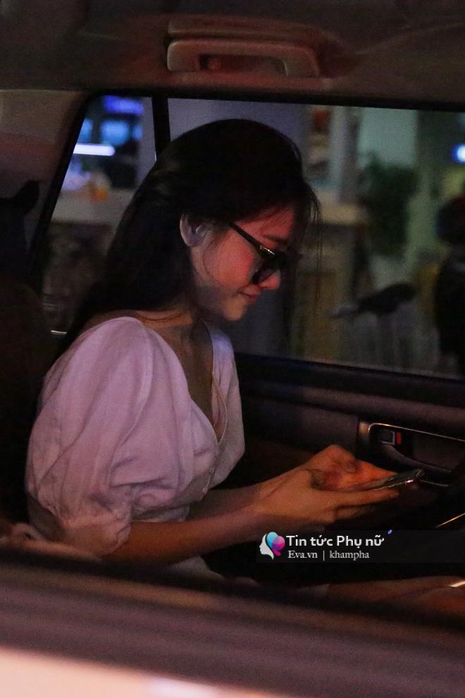 Nhã Phương vui vẻ tươi cười ở sân bay trong thời điểm Trường Giang buồn bã mong cô tha thứ - 10